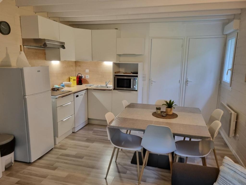 Les Chalets De Saumur, Piscine & Parc Boise, 100M Du Cadrenoir Bilik gambar
